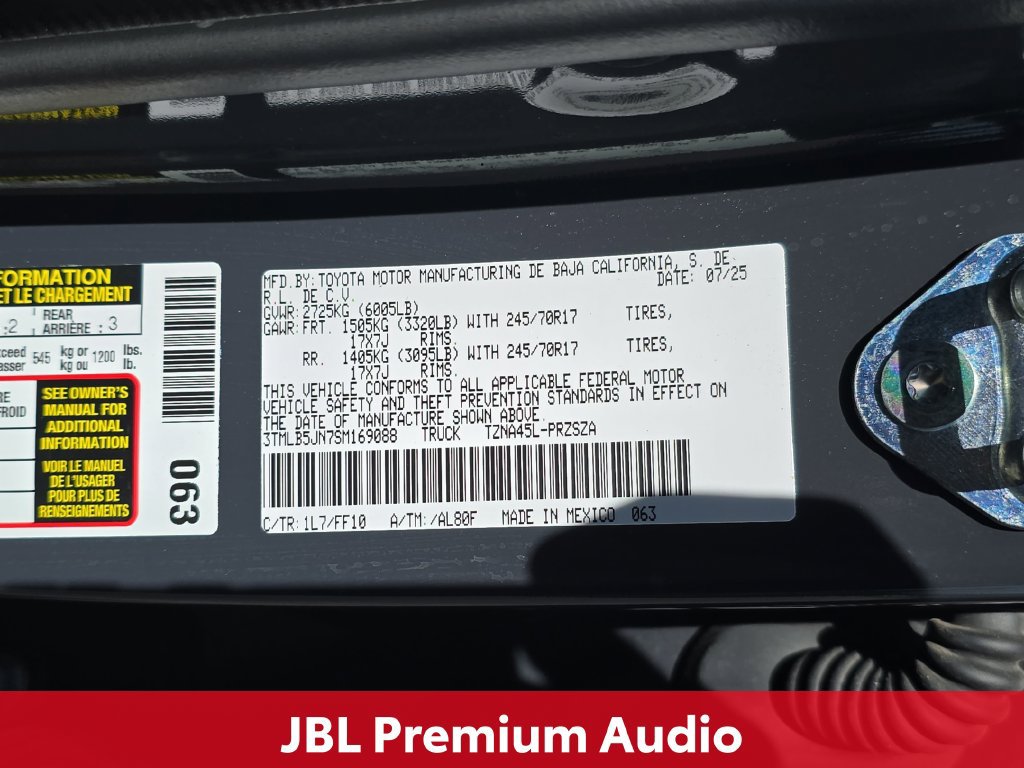 Certified 2025 Toyota Tacoma SR5 AWD/4WD image 38
