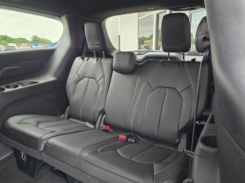 New 2027 Chrysler Pacifica LX FWD image 32