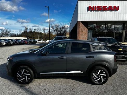 Used 2025 Nissan Kicks SV FWD image 6