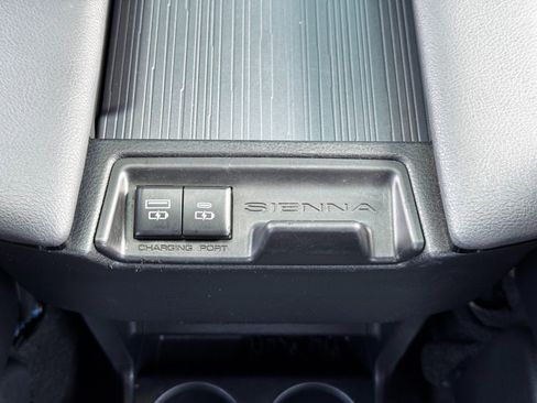 Used 2023 Toyota Sienna XSE image 36