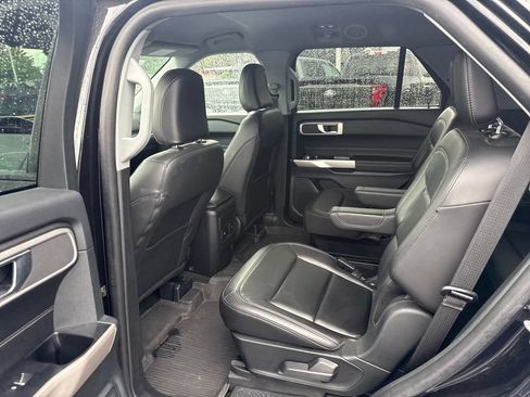 Used 2024 Ford Explorer XLT w/ Equipment Group 202A AWD/4WD image 17