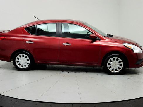 Used 2018 Nissan Versa SV image 4