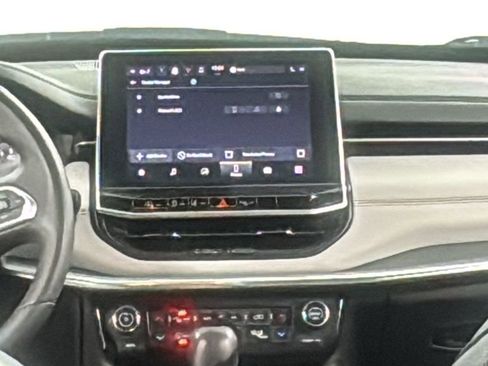 Used 2024 Jeep Compass Limited image 16