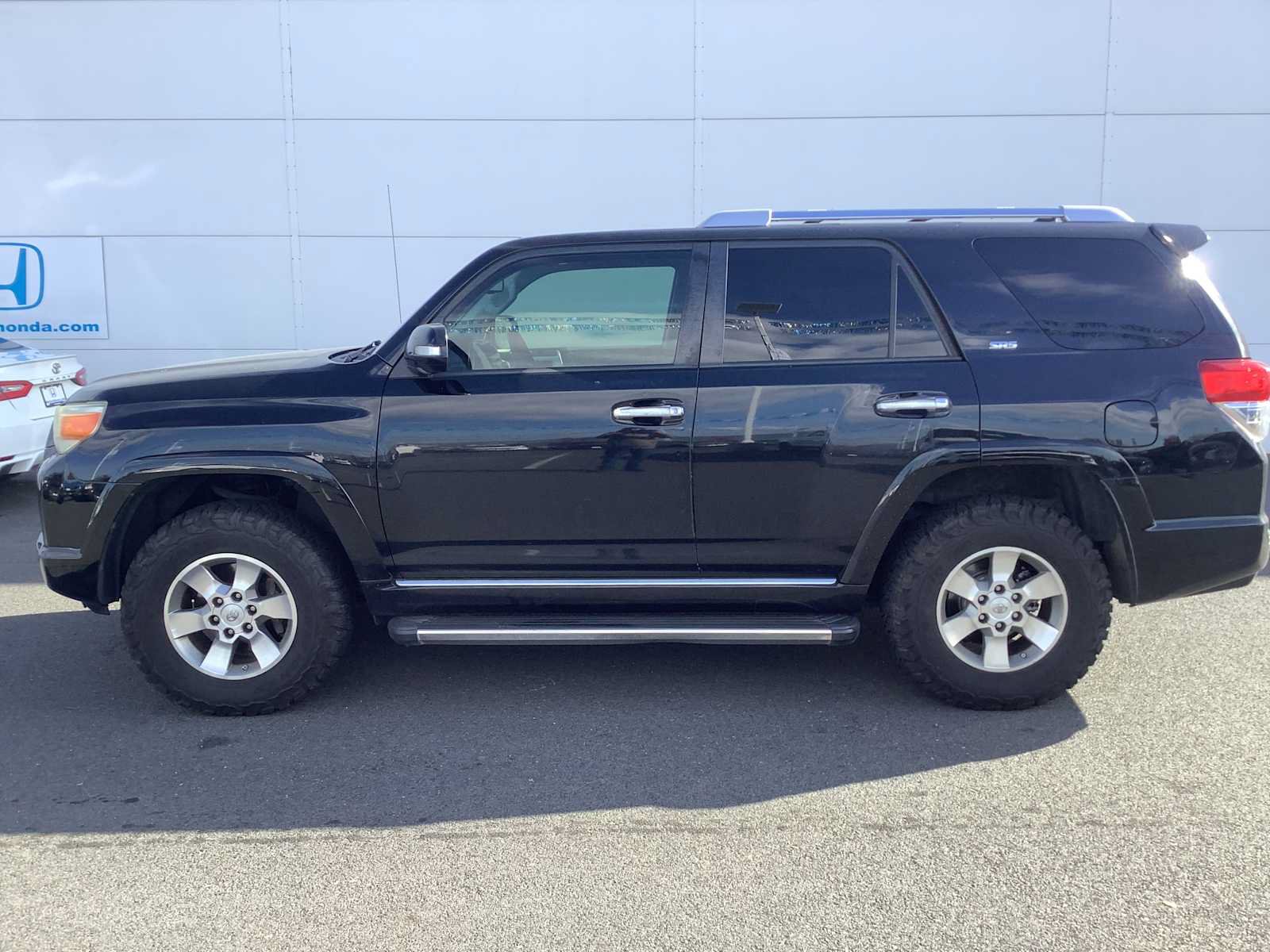 Used 2012 Toyota 4Runner SR5 w/ Convenience Pkg AWD/4WD image 2