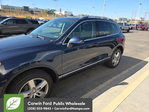 Used 2014 Volkswagen Touareg TDI AWD/4WD image 4