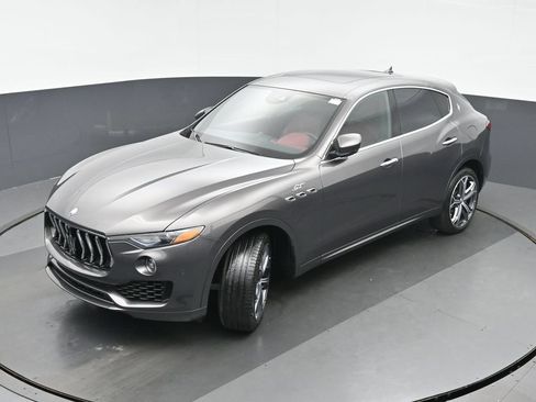 Used 2023 Maserati Levante GT AWD/4WD image 32