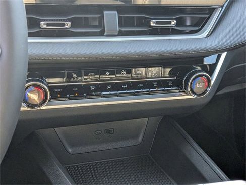 New 2026 Chevrolet Equinox LT w/ Convenience Package II image 24