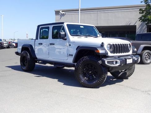 Used 2024 Jeep Gladiator Sport AWD/4WD image 6
