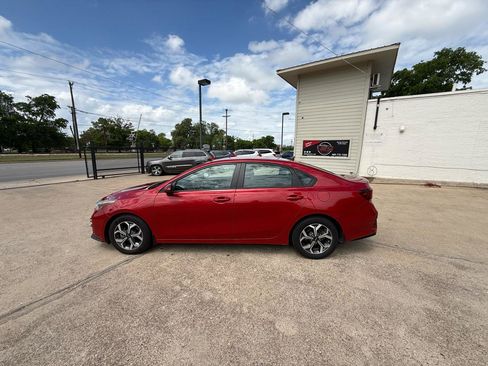 Used 2020 Kia Forte LXS image 2