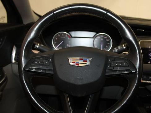 Used 2019 Cadillac XT4 Luxury w/ Cold Weather Package AWD/4WD image 17