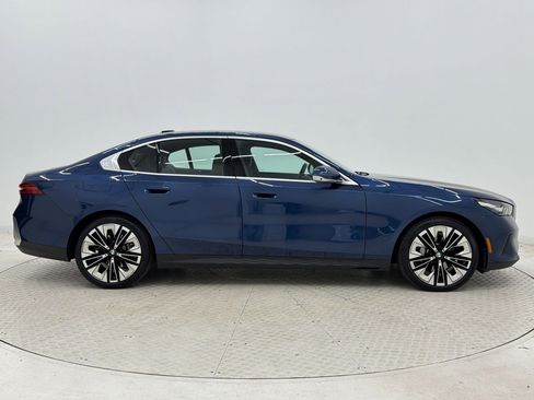 Used 2025 BMW 530i w/ Premium Package RWD image 6