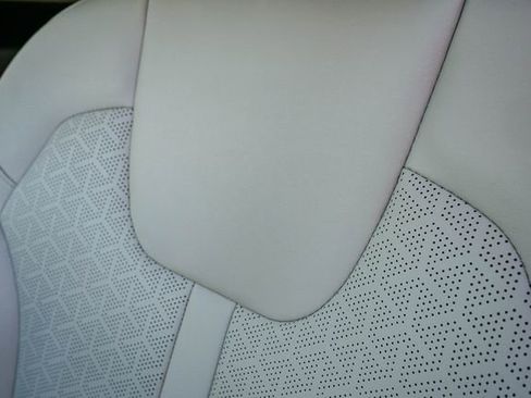 Certified 2023 Kia Sorento SX FWD image 23