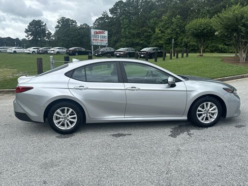 Used 2025 Toyota Camry LE FWD image 4