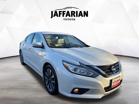 Used 2016 Nissan Altima 2.5 SL w/ 2.5 Technology Package image 1