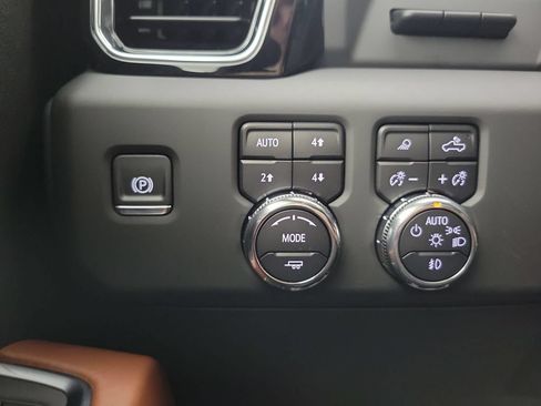 Used 2025 GMC Sierra 3500 Denali Ultimate AWD/4WD image 8
