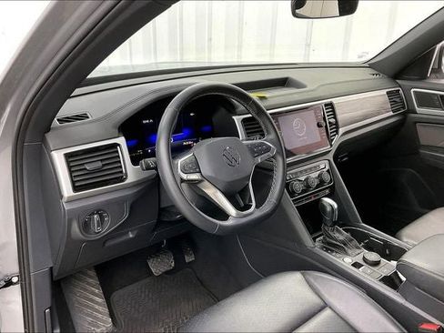Used 2022 Volkswagen Atlas Cross Sport SE AWD/4WD image 16