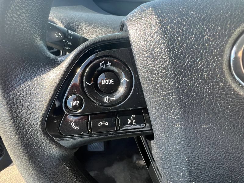Used 2021 Toyota Prius LE FWD image 30