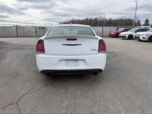 Used 2023 Chrysler 300 C image 7