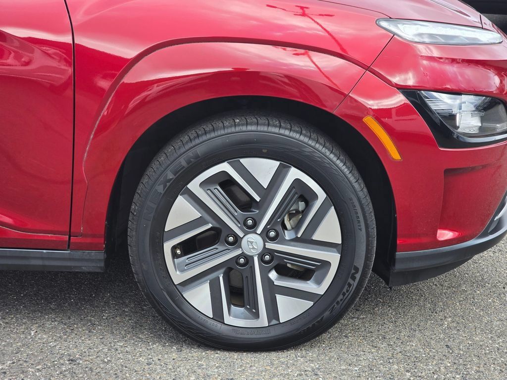 Used 2023 Hyundai Kona SE FWD image 9