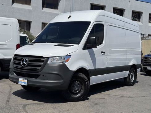 Used 2022 Mercedes-Benz Sprinter 2500 image 2