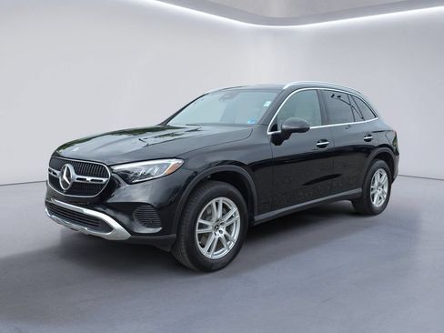 Used 2025 Mercedes-Benz GLC 300 4MATIC image 7