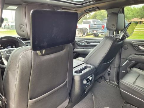Used 2023 GMC Yukon Denali w/ Advanced Technology Package AWD/4WD image 35