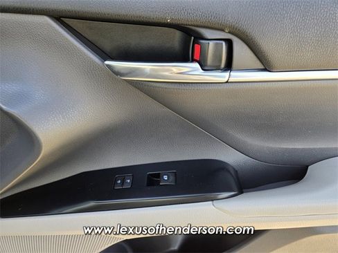 Used 2019 Toyota Camry SE image 17