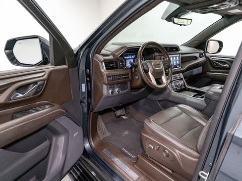 Used 2021 GMC Yukon XL Denali w/ Denali Premium Package image 13