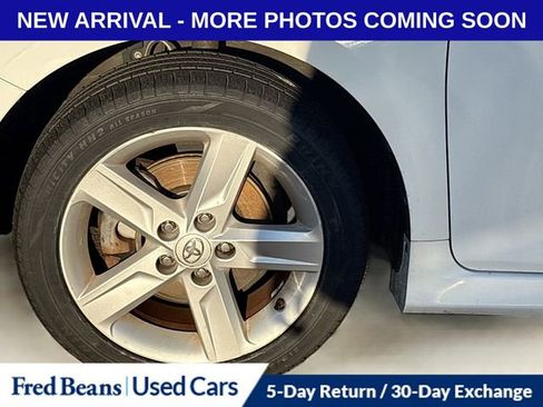 Used 2014 Toyota Camry L image 14