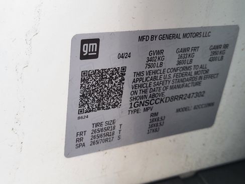 Used 2024 Chevrolet Suburban LT RWD image 34
