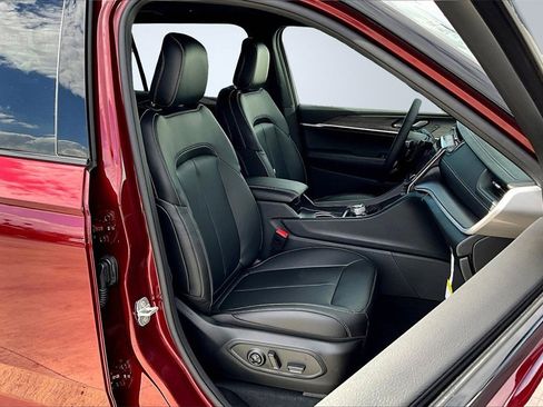 New 2025 Jeep Grand Cherokee L Limited image 9