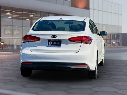 Used 2018 Kia Forte LX image 3