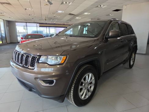 Used 2021 Jeep Grand Cherokee Laredo AWD/4WD image 3