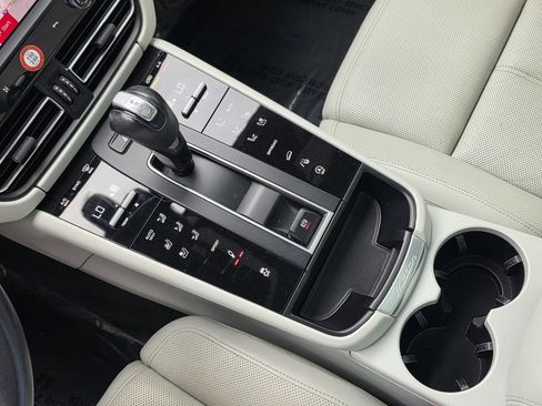 Certified 2023 Porsche Macan S AWD/4WD image 25