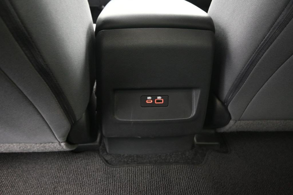 Used 2025 Nissan Frontier SV RWD image 17