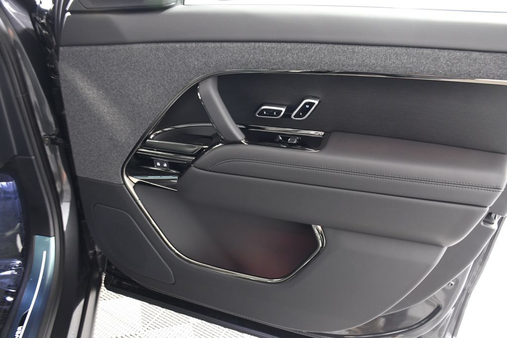 New 2026 Land Rover Range Rover Sport Dynamic SE AWD/4WD image 17