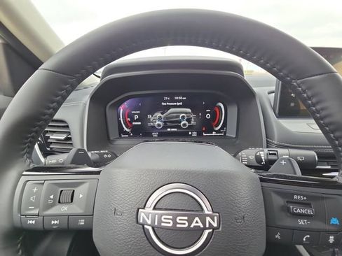 Used 2025 Nissan Rogue SL FWD image 25