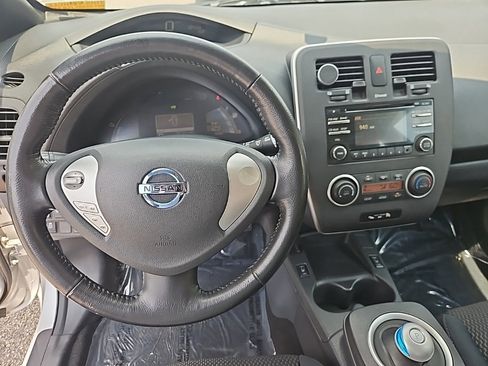 Used 2013 Nissan Leaf S image 17