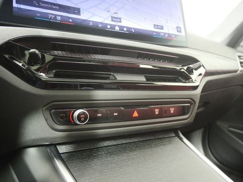 Certified 2025 BMW 330i Sedan image 27