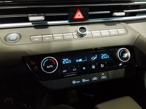 Used 2024 Hyundai Elantra SEL image 8