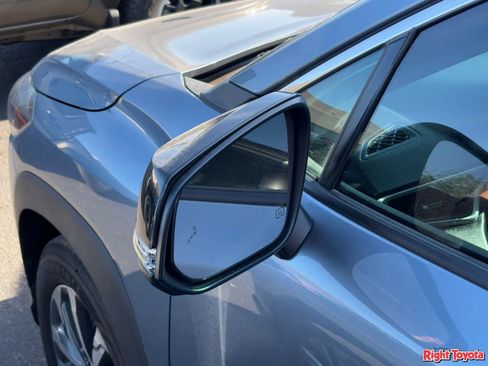 Used 2025 Toyota Corolla Cross XLE w/ Convenience Package image 9