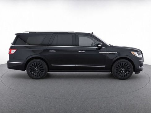 Used 2019 Lincoln Navigator L Reserve AWD/4WD image 2