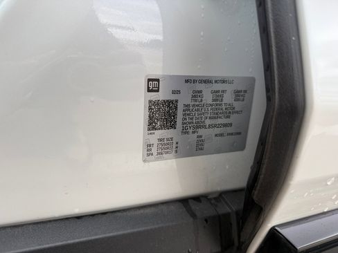 Used 2025 Cadillac Escalade ESV Sport Platinum w/ LPO, Floor Liner Package image 25