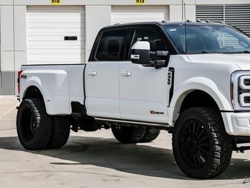 Used 2026 Ford F450 Platinum w/ FX4 Off-Road Package image 28