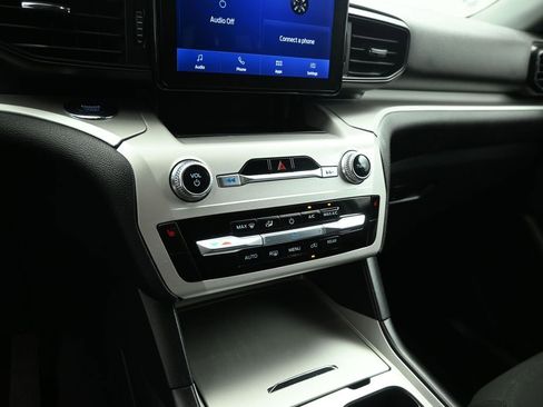 Certified 2023 Ford Explorer XLT RWD image 16
