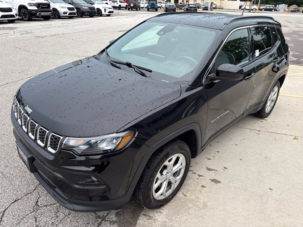 Used 2024 Jeep Compass Latitude AWD/4WD image 10