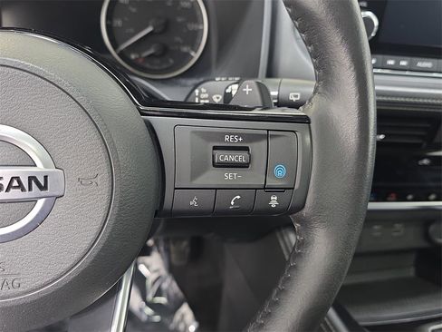 Used 2021 Nissan Rogue SL image 19