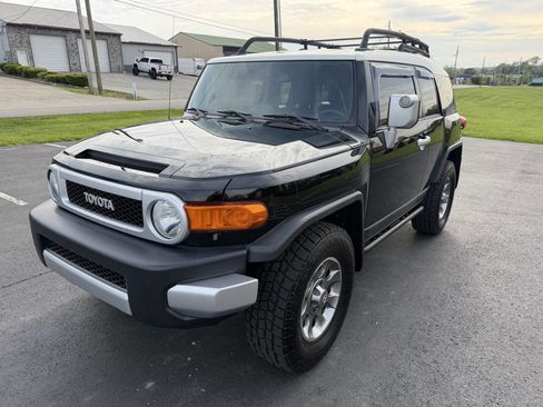 Used 2013 Toyota FJ Cruiser 4WD w/ Convenience Pkg image 12
