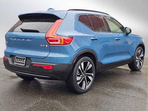 Certified 2023 Volvo XC40 B5 Ultimate w/ Protection Package Premier AWD/4WD image 3
