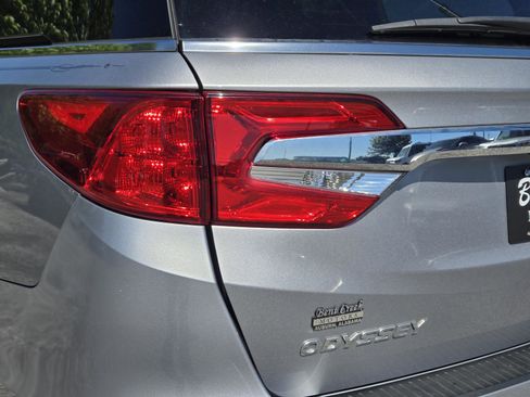 Used 2019 Honda Odyssey Elite image 9
